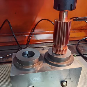 แกนแม่พิมพ์ตัดแกนกลาง